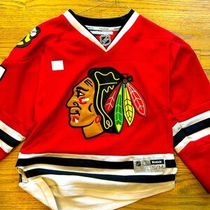 YOUTH SMALL/MEDIUM MARIAN HOSSA BLACKHAWKS JERSEY (AWESOME QUALITY) (LOOKS NEW)